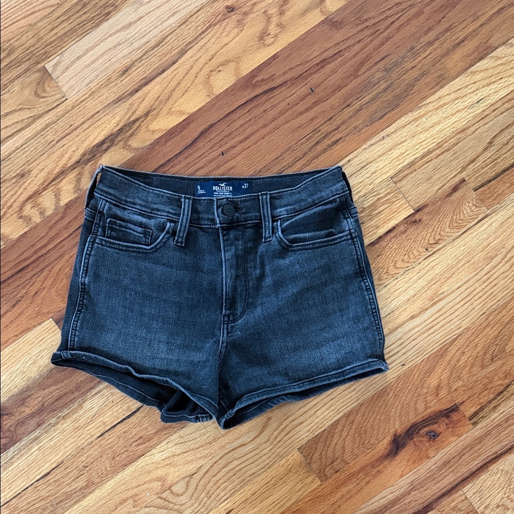 Hollister size 5 black shorts